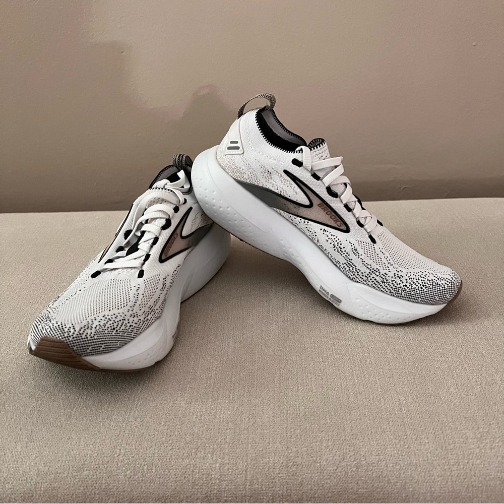 Brooks Women's White Running Shoes  Glycerin 21 
Only wore a few times.